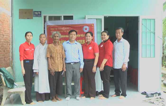 Bàn giao nhà Đại đoàn kết tại thị trấn Mỹ Xuyên
